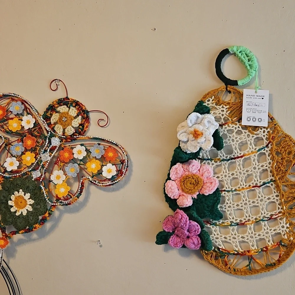 Handcrafted Bee Hive Crochet Floral Holiday Wreath Multicolored Knit Wall Decor